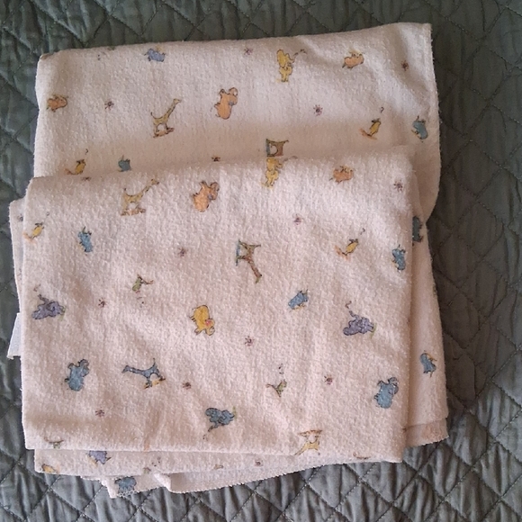 Soft Baby Blanket Set with Lion Plush Toy - Picture 3 of 5